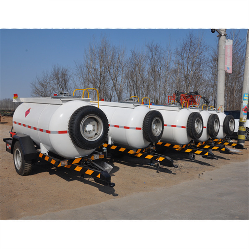 挖掘機(jī)拖車的保養(yǎng)簡介